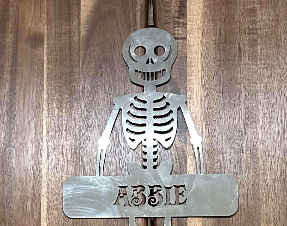 Custom Skeleton Halloween Yard Sign – Personalized Metal Décor