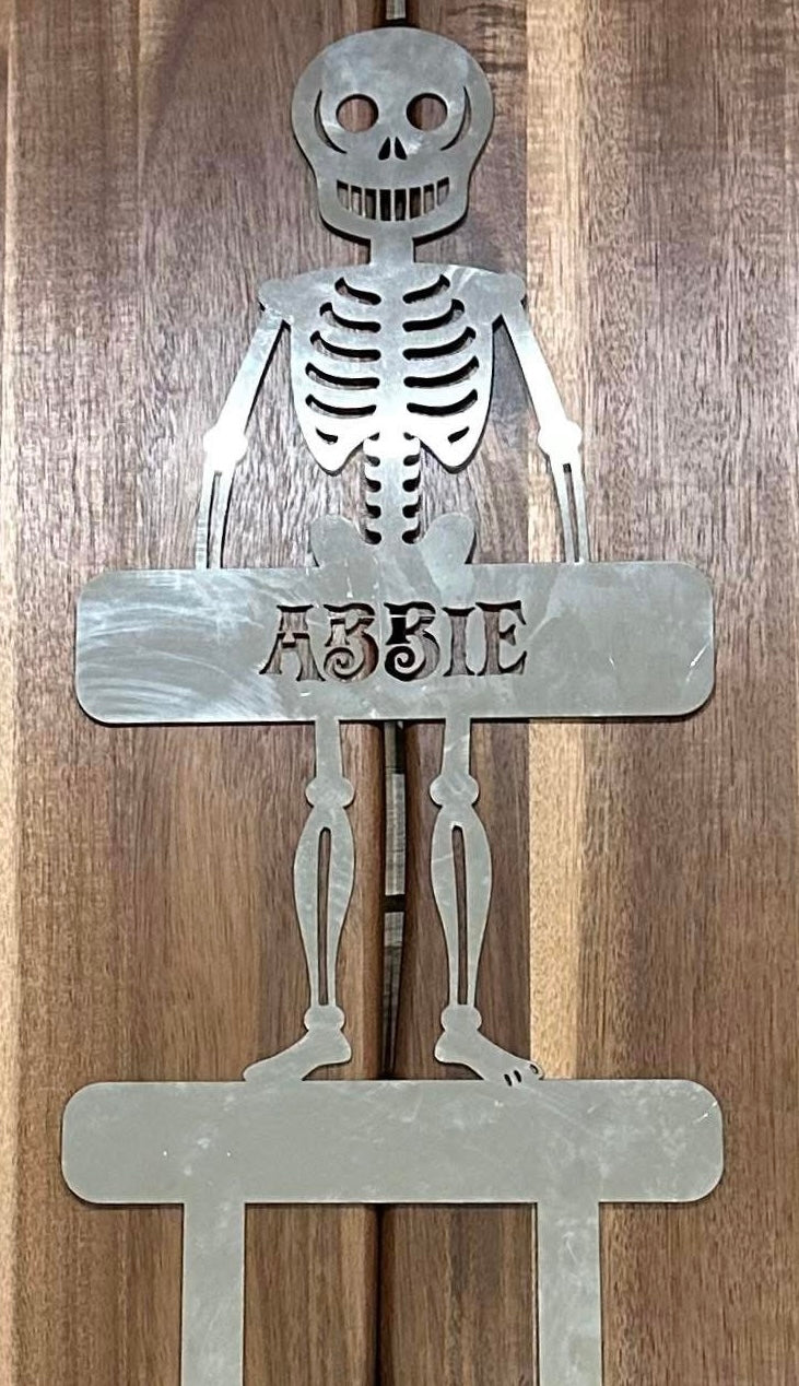 Custom Skeleton Halloween Yard Sign – Personalized Metal Décor